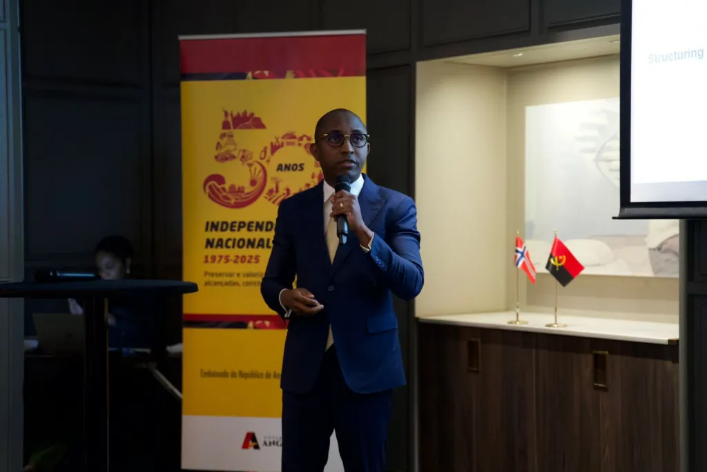 Ministro de Estado apresenta visão económica do Executivo no Reino da Noruega